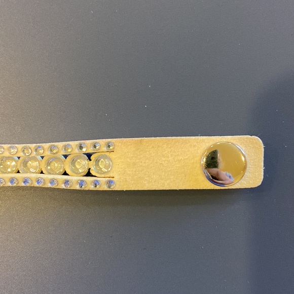 White Rhinestone Double Wrap Snap Bracelet - Picture 8 of 8